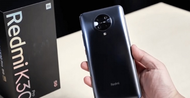 Cụm camera là điểm nhấn nổi bật duy nhất ở mặt lưng máy