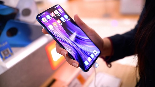 Sở hữu màn hình Fullview với kích thước lớn cho trải nghiệm xem video và chơi game vô cùng đã mắt