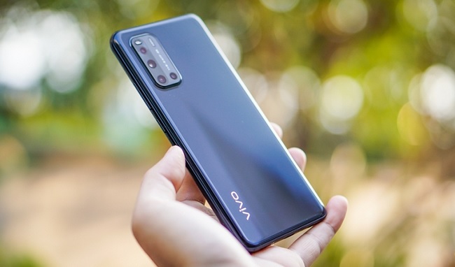 Trên tay Vivo V19 về thiết kế