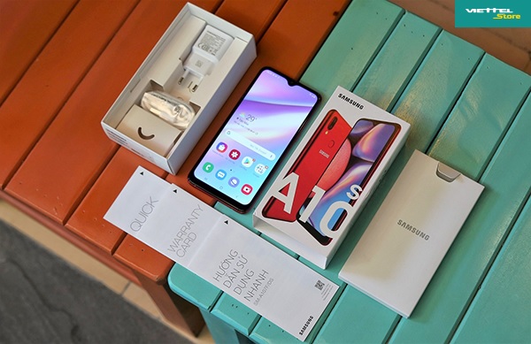 Galaxy A10s sở hữu thiết kế tràn viền Infinity-V hiện đại
