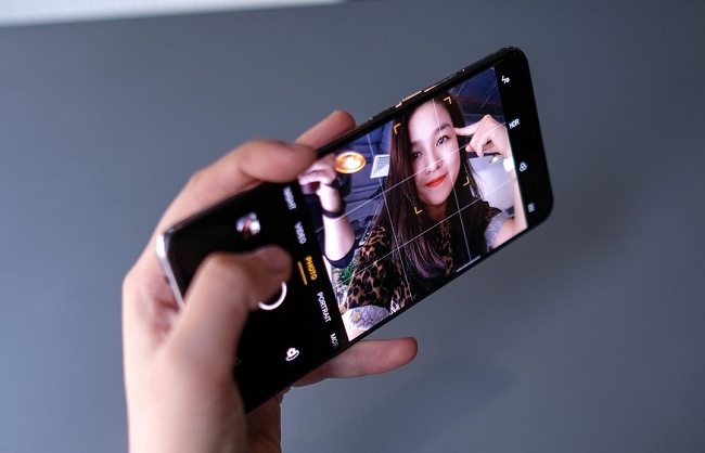 Camera selfie siêu chụp đêm 44MP, tích hợp AI