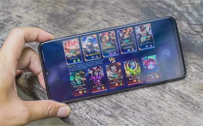 OPPO Reno3 “chiến” game online mượt mà, không giật lag
