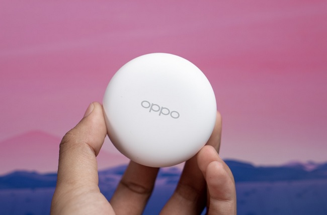 Đánh giá tai nghe OPPO Enco W31 về thiết kế khá nhỏ gọn, dễ dàng mang theo mọi người