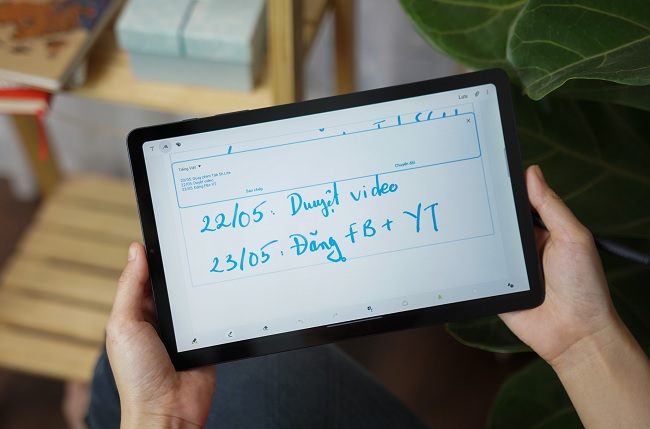 Không chỉ là một chiếc máy tính bảng, Galaxy Tab S6 Lite còn có thêm S-Pen độc đáo. Điều này giúp bạn vẽ tranh, ghi chú hay chỉnh sửa ảnh dễ dàng hơn bao giờ hết.