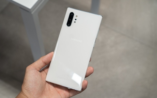Một trong số lý do nên mua Galaxy Note 10 là kiểu dáng mạnh mẽ, cá tính