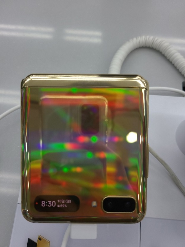 Phiên bản thử nghiệm của Samsung Galaxy Z Flip 5G, dự kiến phát hành trong thị trường Hàn Quốc