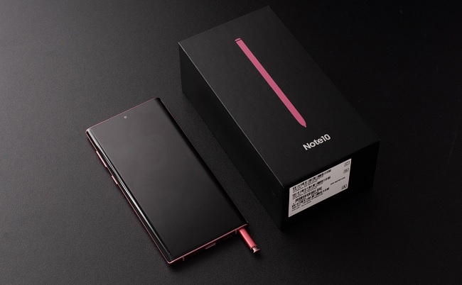 Galaxy Note 10 khá hoàn thiện về cả ngoại hình cũng như cấu hình
