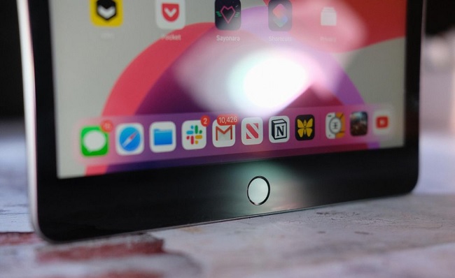 iPad 10.2 nổi bật hơn với tính năng mở khóa bằng vân tay