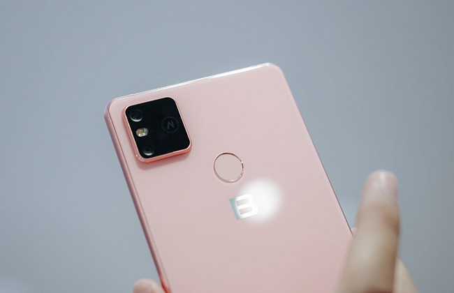 Cụm camera kép đặt trong 1 mô đun hình vuông