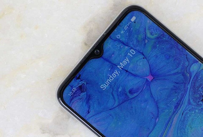 Narzo 10 được trang bị camera selfie 16MP nằm trong notch hình giọt nước. Camera được hỗ trợ làm đẹp bằng công nghệ AI, hỗ trợ chụp chân dung giúp đem đến những bức hình đẹp nhất cho người dùng