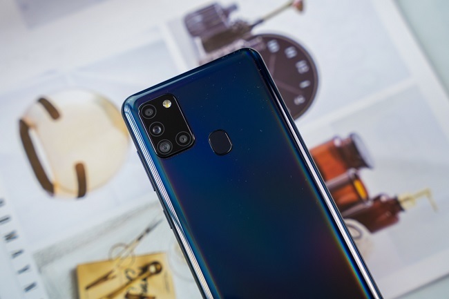 Điểm nhấn của Galaxy A21s chính là cụm 4 camera sau bậc nhất phân khúc