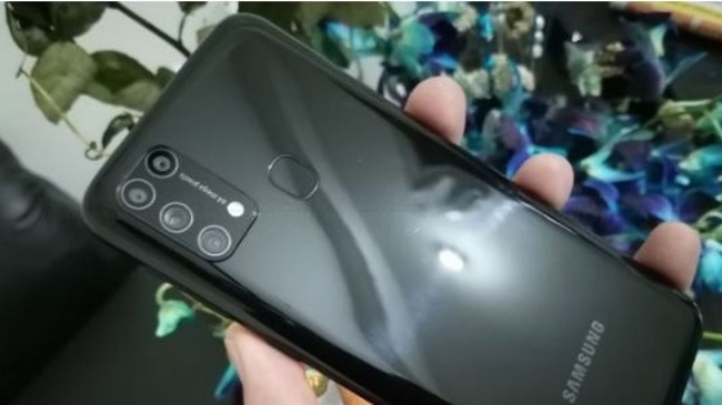 Galaxy M31s trang bị hệ thống 4 camera, nút cảm biến vân tay ở mặt lưng