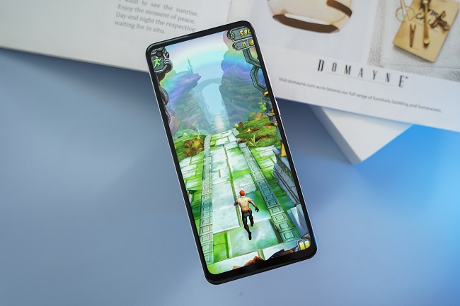 Trải nghiệm chơi game cho thấy máy cũng tiêu tốn khá nhiều pin