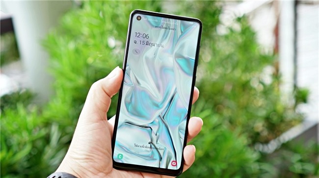 Người dùng cần 1 tiếng 58 phút để có thể sạc đầy máy từ 0% pin với củ sạc nhanh 15W