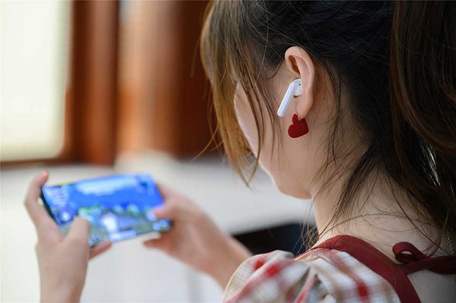 Cặp tai nghe còn được cấp chứng nhận IP54, với khả năng chống được mồ hôi