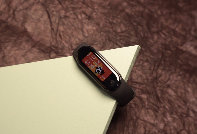 Không chỉ hỗ NFC, Xiaomi Band 5 còn có thêm trợ lý giọng nói