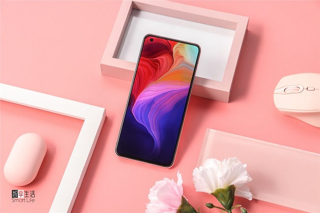 Bộ ba Vivo X50 series đều trang bị thiết kế “đục lỗ” với camera selfie 32MP