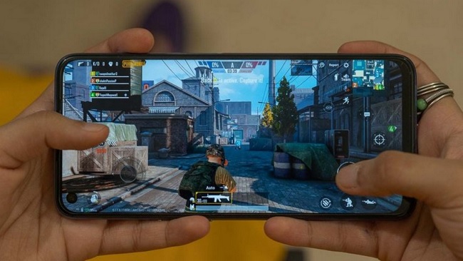 Khi chơi game cần tháo ốp lưng máy