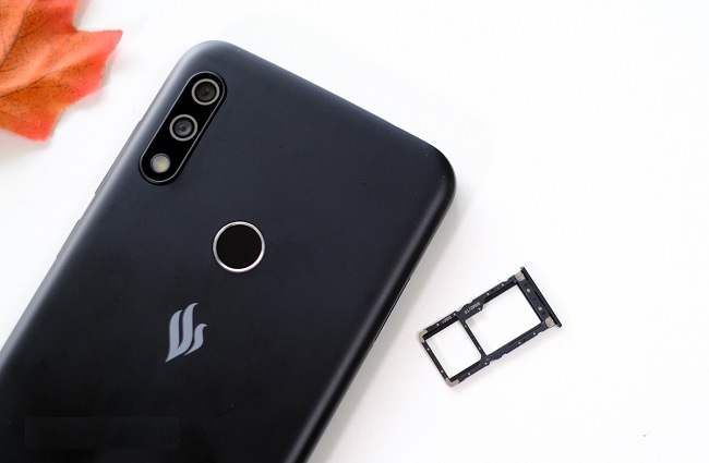 Vsmart Star 4 hỗ trợ 2 sim và có khe cắm thẻ nhớ ngoài