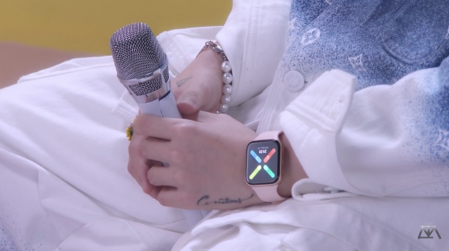 OPPO Watch được đeo trên tay của Sơn Tùng M-TP