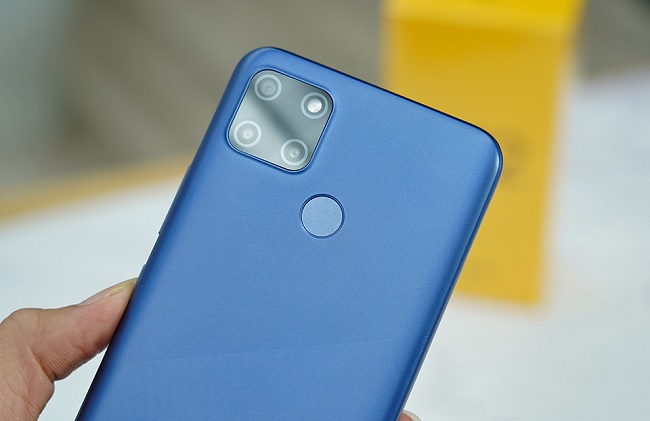 Cận cảnh cụm camera trên Realme C12