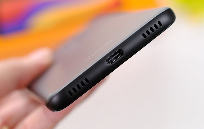 Viên pin 3.500mAh đi kèm sạc nhanh 10W
