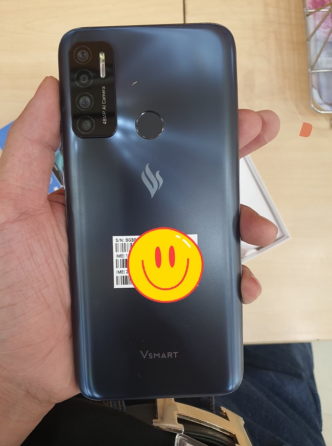 Mặt sau của Vsmart Live 4