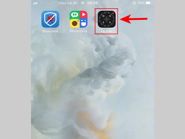 Khởi động ứng dụng la bàn từ màn hình của iPhone