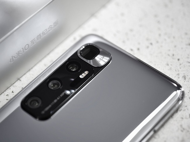 Sạc không dây 50W cũng là tốc độ sạc không dây nhanh nhất trên một smartphone