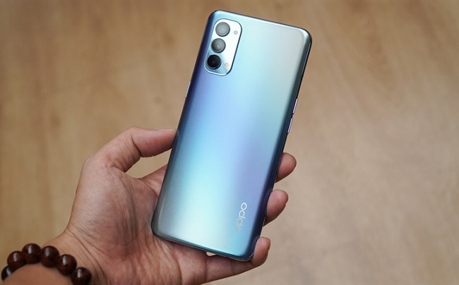 Đánh giá chi tiết OPPO Reno4: Mặt lưng hoàn hảo