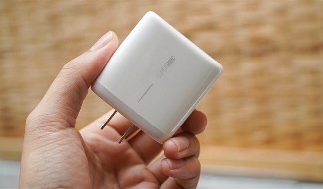 Bản cao cấp có sạc nhanh SuperVOOC 2.0 65W