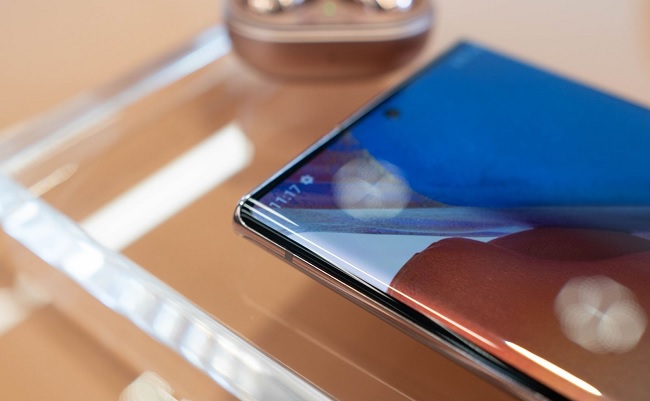 Galaxy Note 20 Ultra sở hữu màn hình cong tràn viền