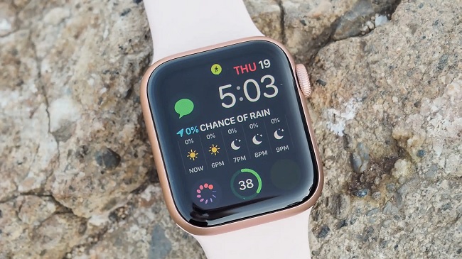 Điểm khác nhau là Apple Watch S5 được trang bị tính năng Always On Display