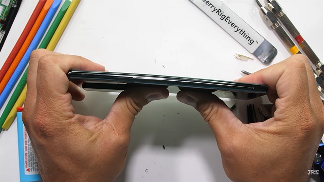 Galaxy Note 20 được đem đi bẻ cong