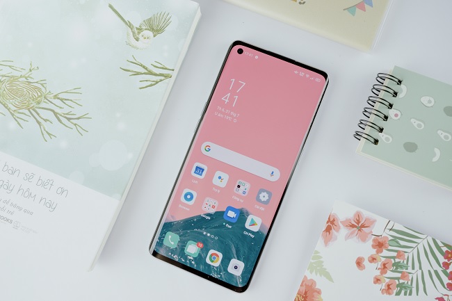 Màn hình “chấm O” rất phổ biến ở smartphone cao cấp