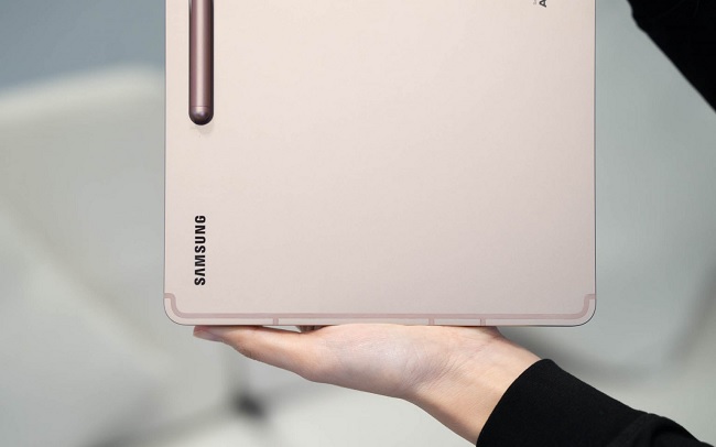 Phần thân dưới của Galaxy Tab S7+
