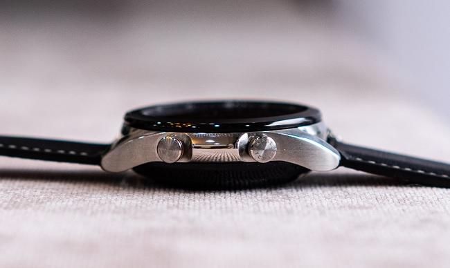 Phần khung của Galaxy Watch 3 được làm từ thép không gỉ, ngoài ra còn có cả phiên bản Titan sẽ ra mắt vào cuối năm