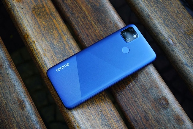 Trên tay Realme C12 với thiết kế mặt lưng ấn tượng