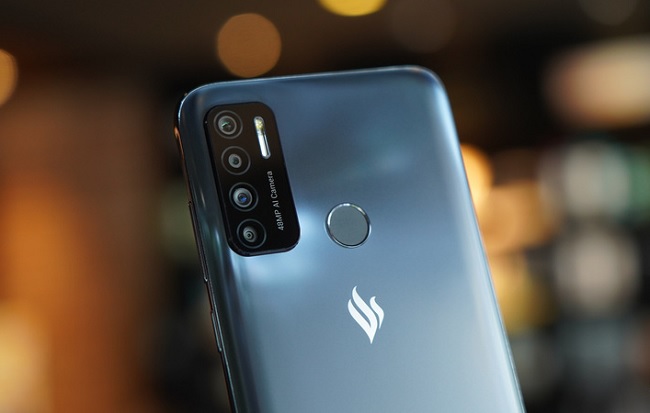 Cận cảnh cụm camera sau của Live 4