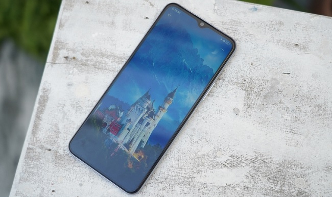 Máy được trang bị màn hình 6.51 inch, độ phân giải HD+ với tỷ lệ hiển thị là 20:9 mang đến những trải nghiệm thú vị cho người dùng