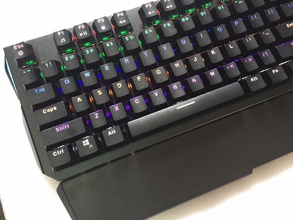 Fuhlen A Arbiter Mechanical Blue Switch được đánh giá là bàn phím cơ tốt nhất