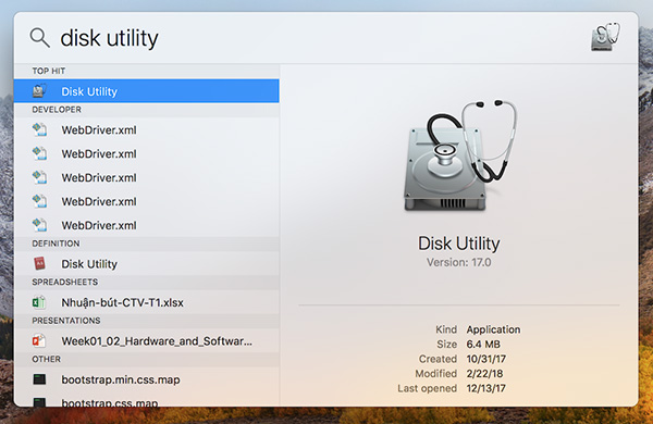 Mở mục Disk Utility từ Spotlight trên Macbook