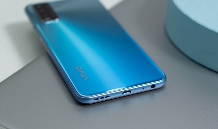 Viên pin khủng cũng là một trong những lý do thuyết phục bạn có nên mua Vivo Y20s hay không