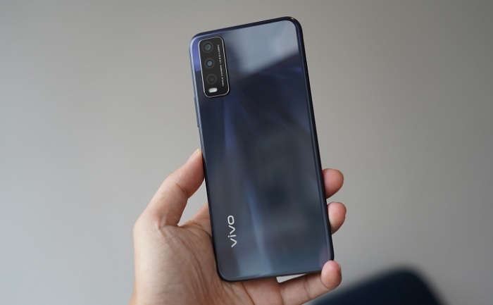 Ngoài màu Xanh pha lê, Vivo Y20s còn có thêm phiên bản màu Đen thủy tinh