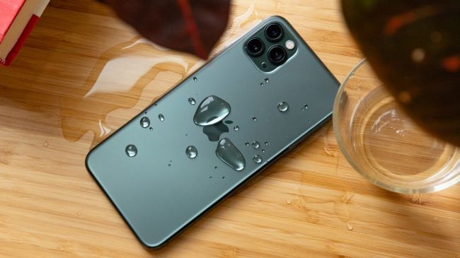 Máy được làm bằng khung thép không gỉ, kính cường lực