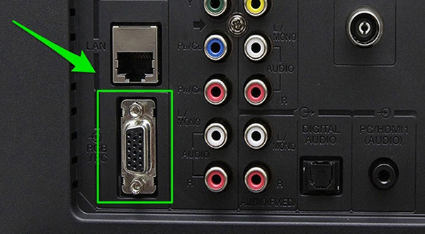 Kết nối tivi với laptop qua cổng kết nối VGA