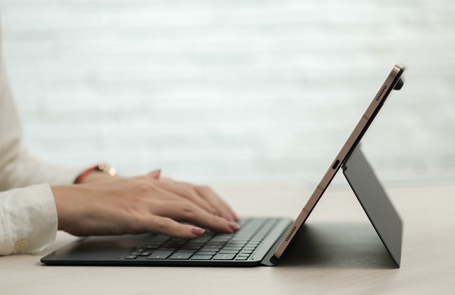 Bạn có thể sử dụng chiếc máy tính bảng này như một chiếc laptop