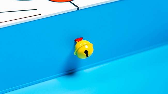 Chiếc chuông quen thuộc trong truyện tranh Doraemon nhưng chỉ là tượng trưng và không kêu được