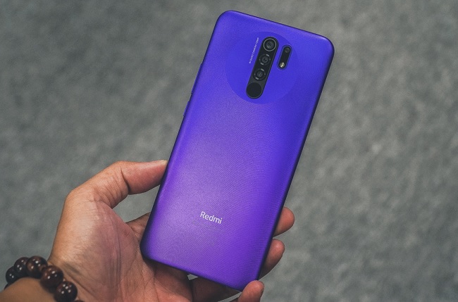 Redmi 9 được bán tại Viettel Store với giá 3.390.000 đồng cho bản RAM 3GB, bộ nhớ trong 32GB