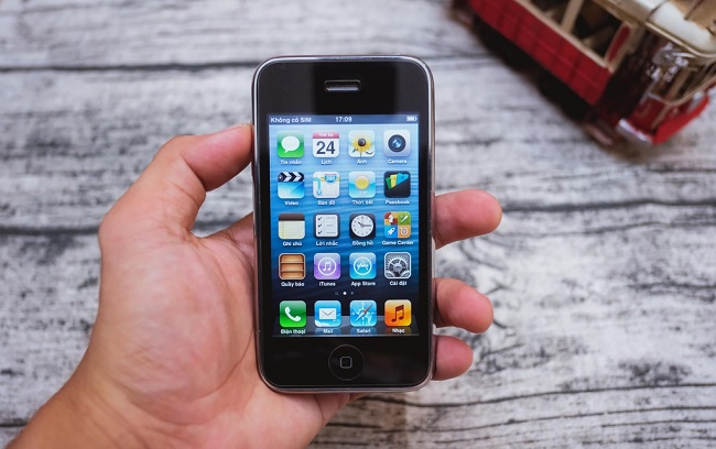 iPhone 3GS có kích thước rất nhỏ chỉ 3.5 inch đem đến sự thoải mái cho người sử dụng, dùng 1 tay rất dễ dàng
